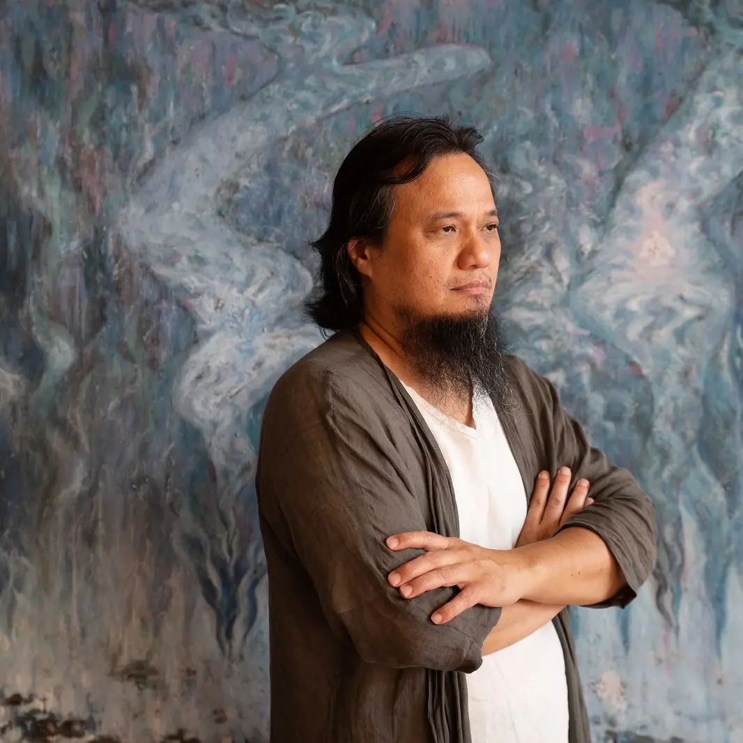 Tre esperienze di pre-morte, una missione spirituale e un ponte tra due mondi: arriva in Italia l’arte di Wu Keyang