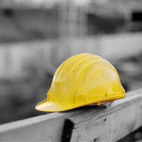 La famiglia dell’operaio 33enne morto a Praia chiede giustizia: «Non si può morire per lavorare»\n