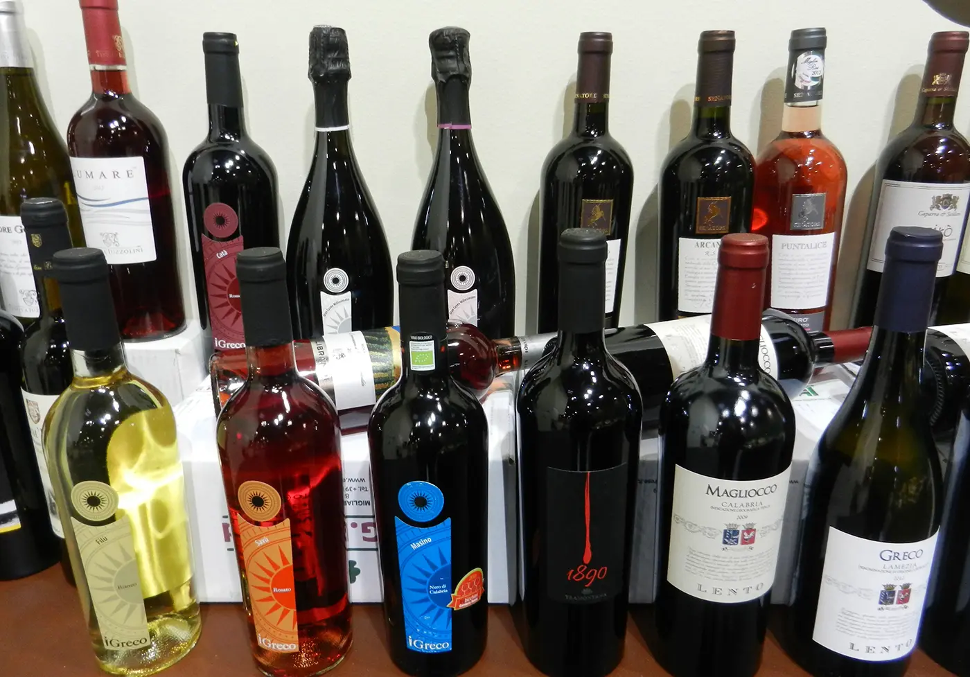 L’acquisto di vini in Italia: i bianchi hanno quasi raggiunto i rossi, volano le bollicine\n