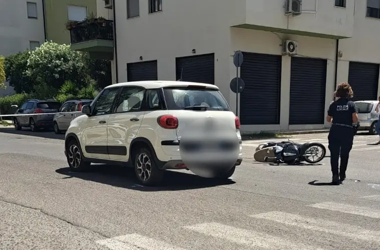 Corigliano Rossano, scontro tra auto e moto: ferito un giovane centauro