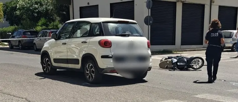 Corigliano Rossano, scontro tra auto e moto: ferito un giovane centauro