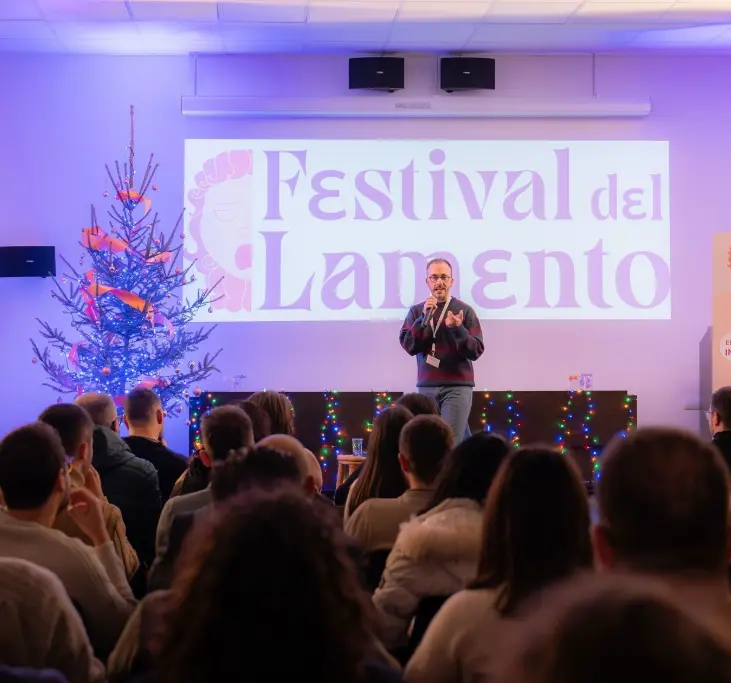 A Soveria Mannelli torna il Festival del Lamento: pianti, risate e senso di comunità contro l’abbandono\n