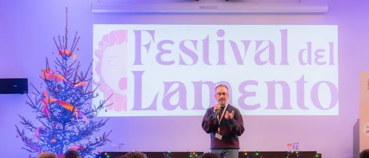 A Soveria Mannelli torna il Festival del Lamento: pianti, risate e senso di comunità contro l’abbandono\n