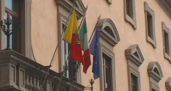 Anac boccia il bando rifiuti da 80 milioni a Catanzaro: troppi vincoli alla concorrenza, gara da rifare\n