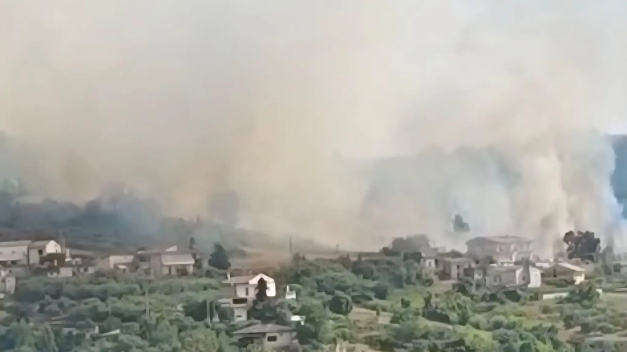 <p>Il fuoco a Buonvicino</p>\\n