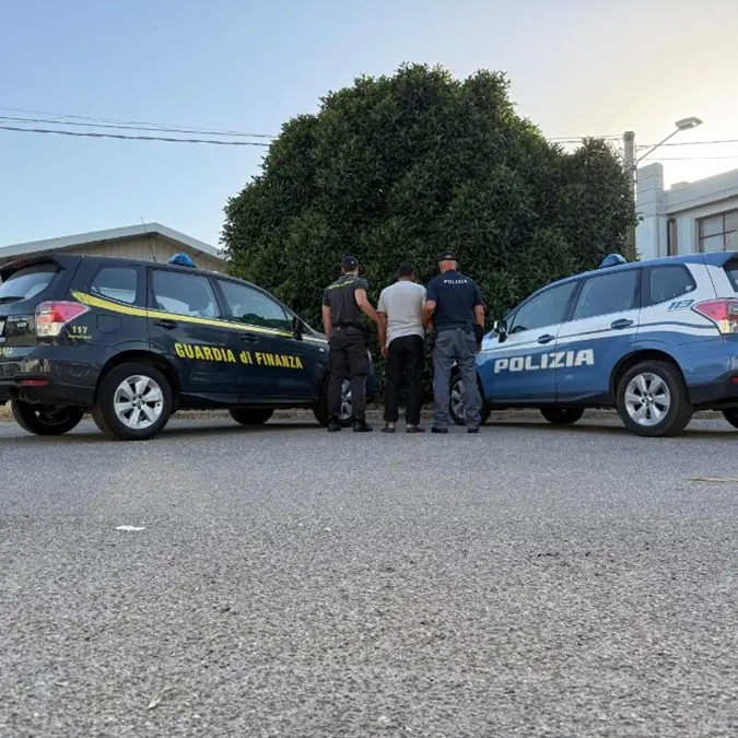 Crotone, fermato scafista iraniano: identificato grazie alle testimonianze dei migranti\n