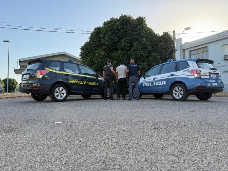 Crotone, fermato scafista iraniano: identificato grazie alle testimonianze dei migranti\n