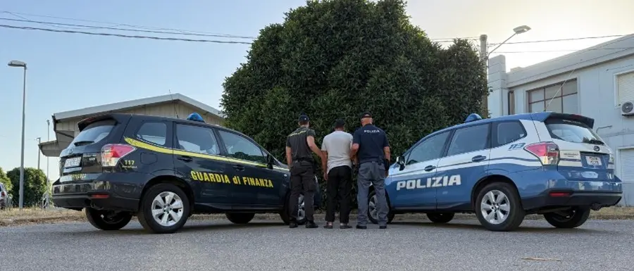 Crotone, fermato scafista iraniano: identificato grazie alle testimonianze dei migranti\n