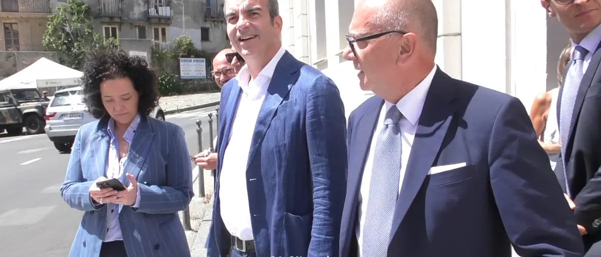 L'interrogatorio, gli altri fronti aperti ma “coperti”, la fiducia (e la pizza) di Occhiuto\n