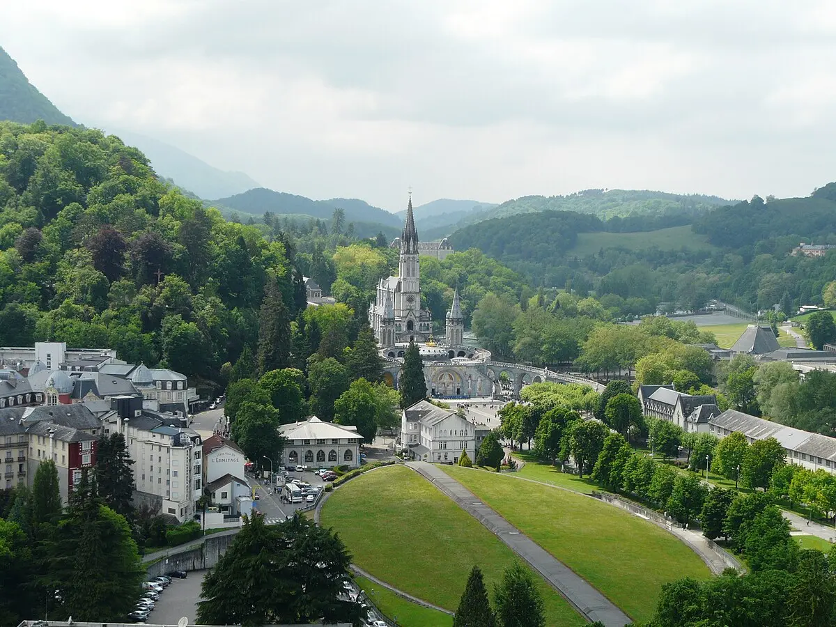 A Lourdes \"guarigione inspiegabile\", 67enne italiana con sclerosi torna a camminare