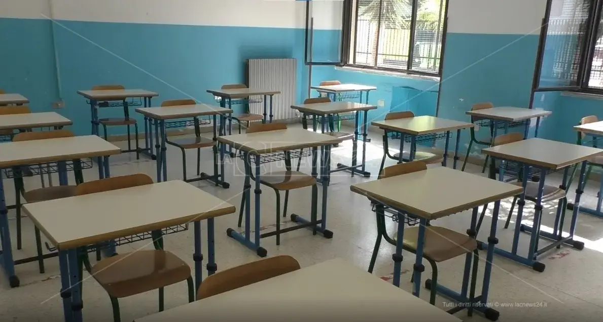 Locri, genitore denuncia: «Mia figlia discriminata dai docenti a scuola, oggi è seguita da una psicologa». E scrive a Valditara