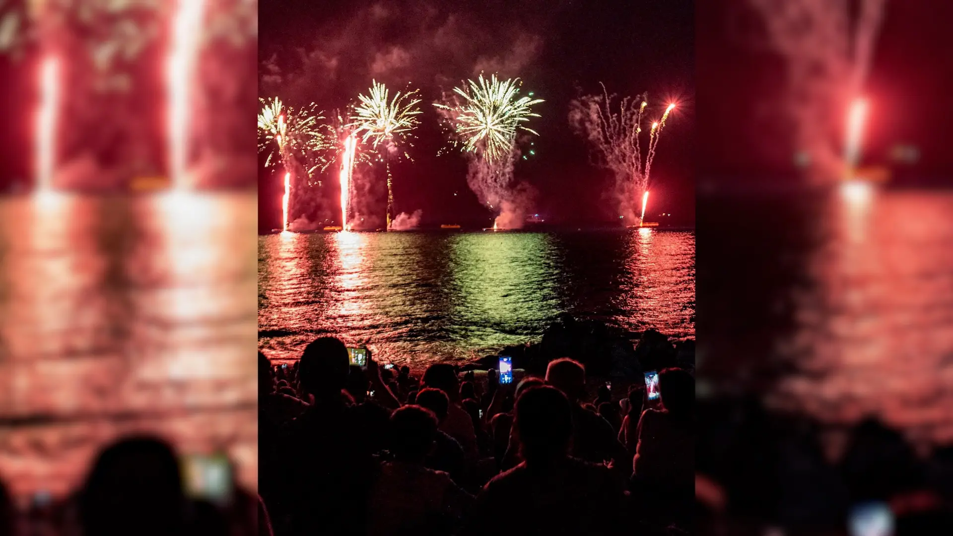 Belvedere Marittimo illuminata dai fuochi d’artificio sul mare: buona la prima per Note di Fuoco