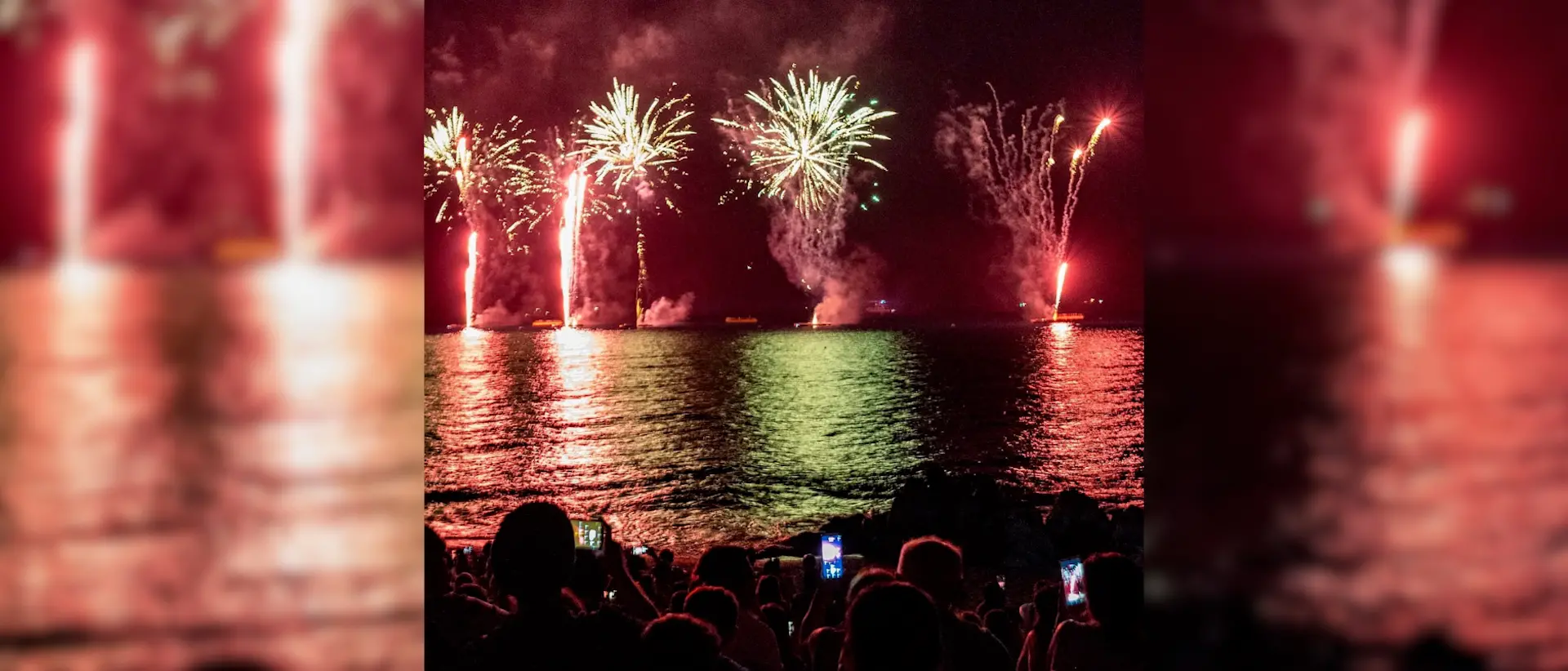 Belvedere Marittimo illuminata dai fuochi d’artificio sul mare: buona la prima per Note di Fuoco