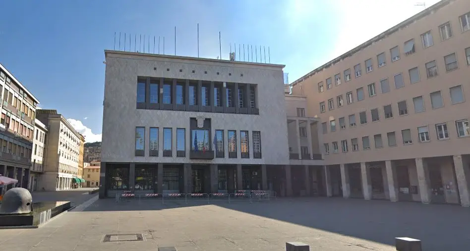 Comune di Cosenza, chi c’è tra i vincitori dei concorsi. L’ironia dell’opposizione