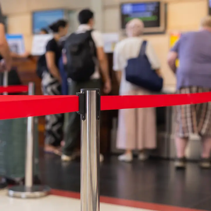 Viaggi in aereo tra l’ok ai liquidi sopra i 100 ml e niente documenti: tutte le nuove regole, tra libertà e confusione