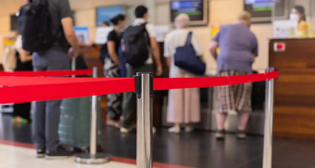 Viaggi in aereo tra l’ok ai liquidi sopra i 100 ml e niente documenti: tutte le nuove regole, tra libertà e confusione