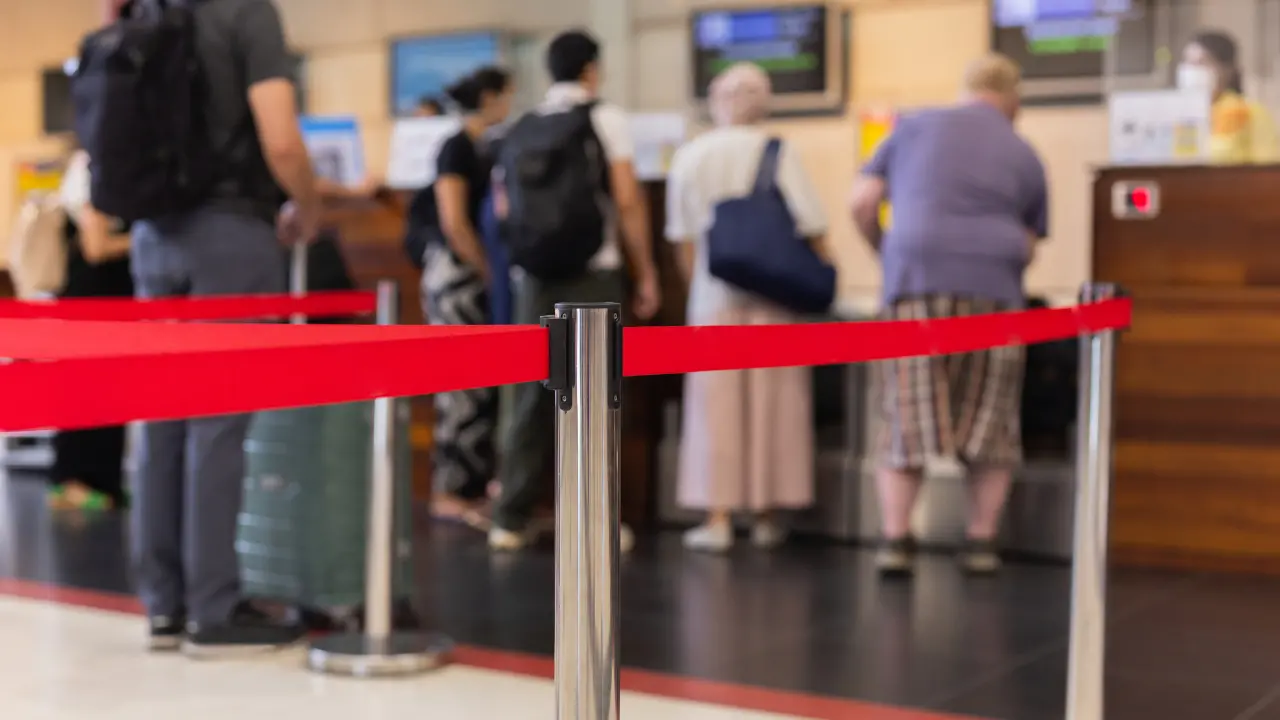 Viaggi in aereo tra l’ok ai liquidi sopra i 100 ml e niente documenti: tutte le nuove regole, tra libertà e confusione