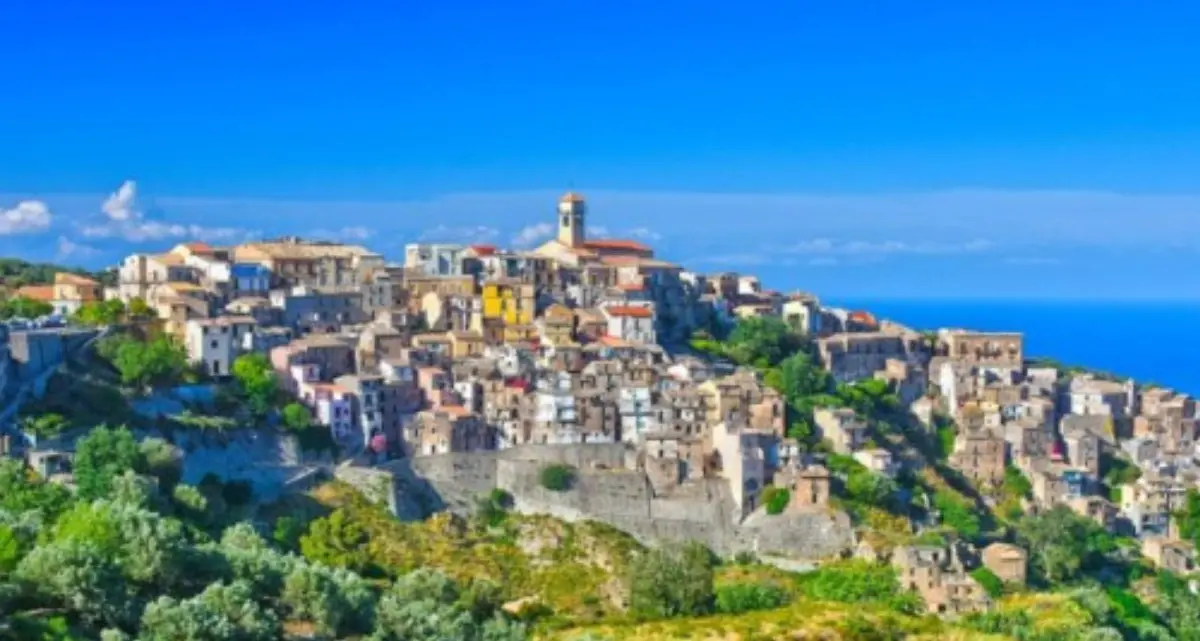 Mille borghi senza futuro: il Sud dimenticato e la strategia che nessuno vuole ammettere