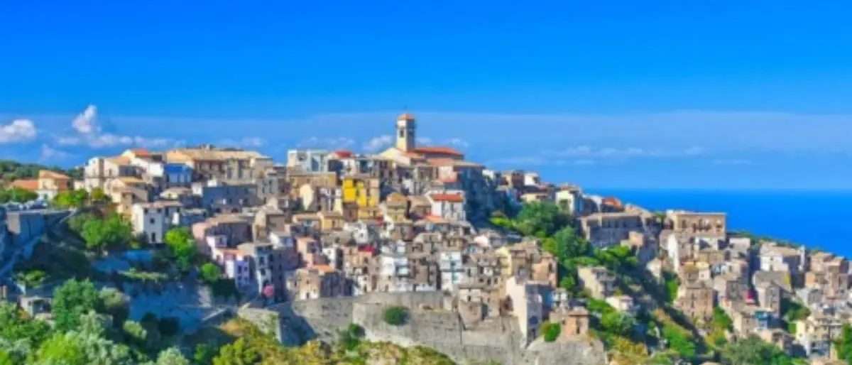 Mille borghi senza futuro: il Sud dimenticato e la strategia che nessuno vuole ammettere