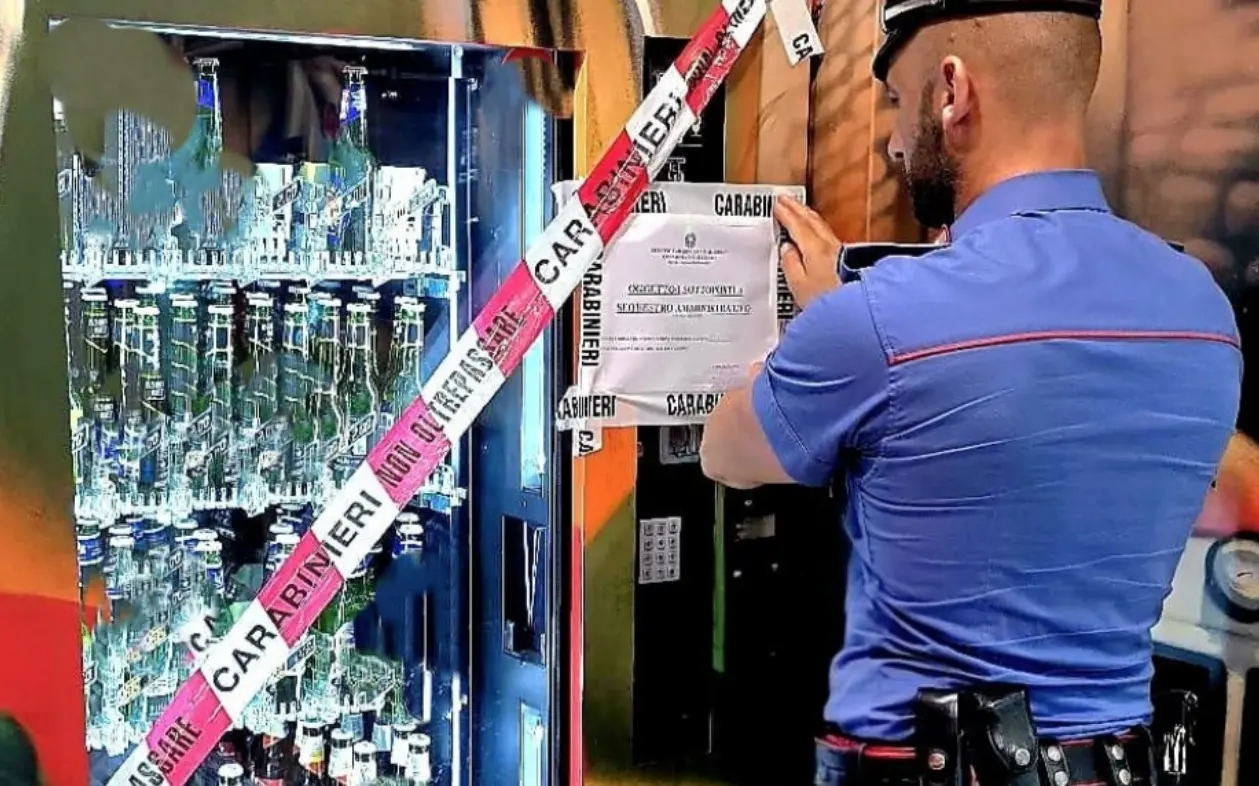 Erogavano alcolici in orari vietati, a Catanzaro sequestrati distributori automatici e multe per 35mila euro\n