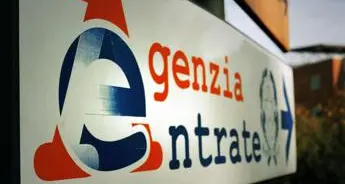 Cassazione: «Il Fisco può controllare anche i conti di parenti e soci se c’è il sospetto di intestazioni fittizie»