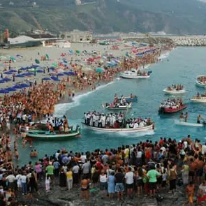 Tonnara di Palmi, festa di Maria Santissima dell’Alto Mare a metà: per un litigio annullata la processione delle barche\n