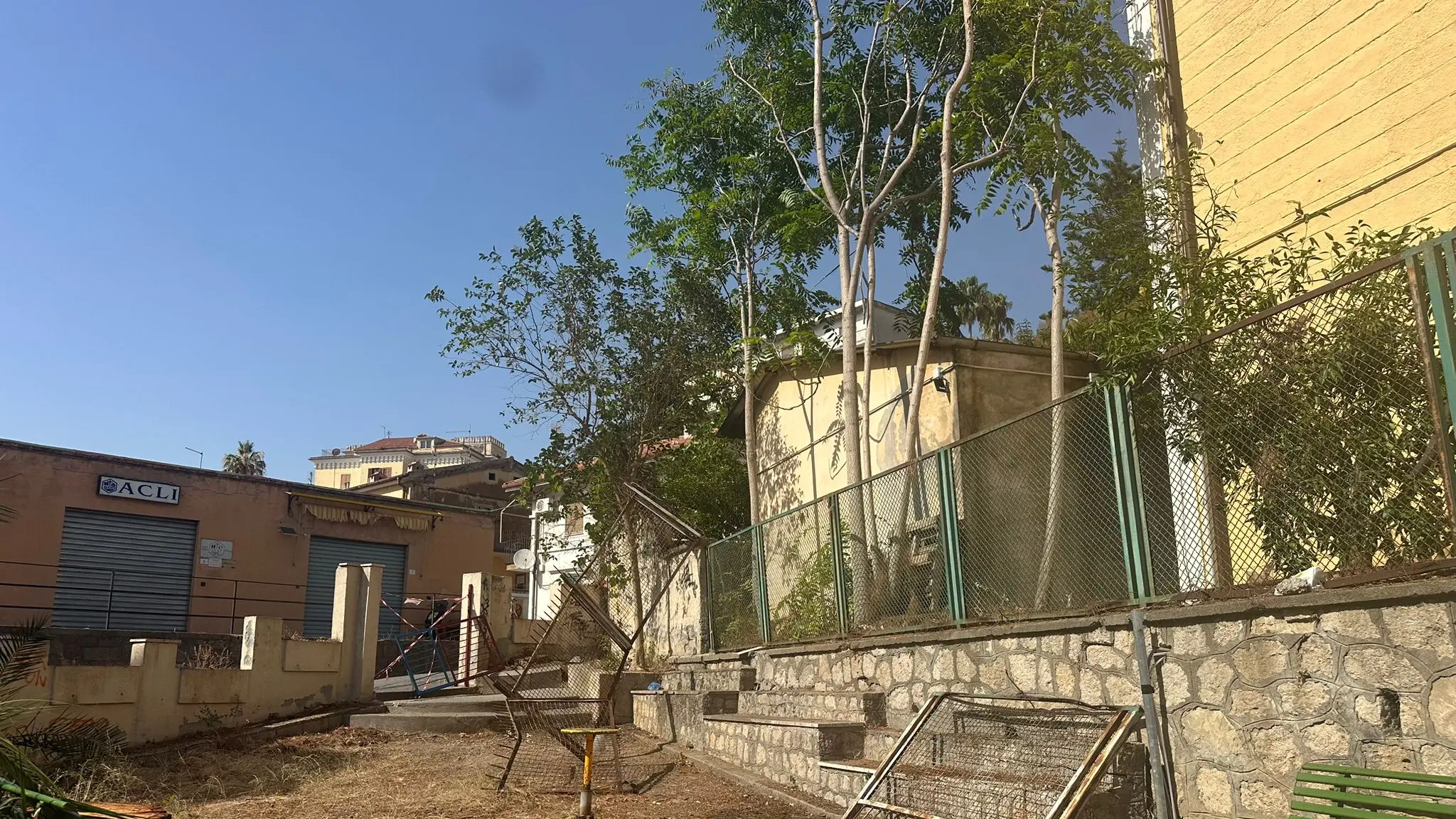 Via delle Mimose a Paola