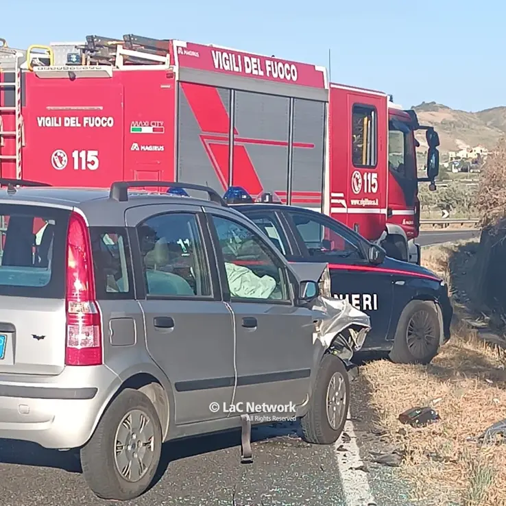 Drammatico incidente a Catanzaro, padre e\u00A0figlia di 7 anni muoiono nell’impatto tra due auto\n