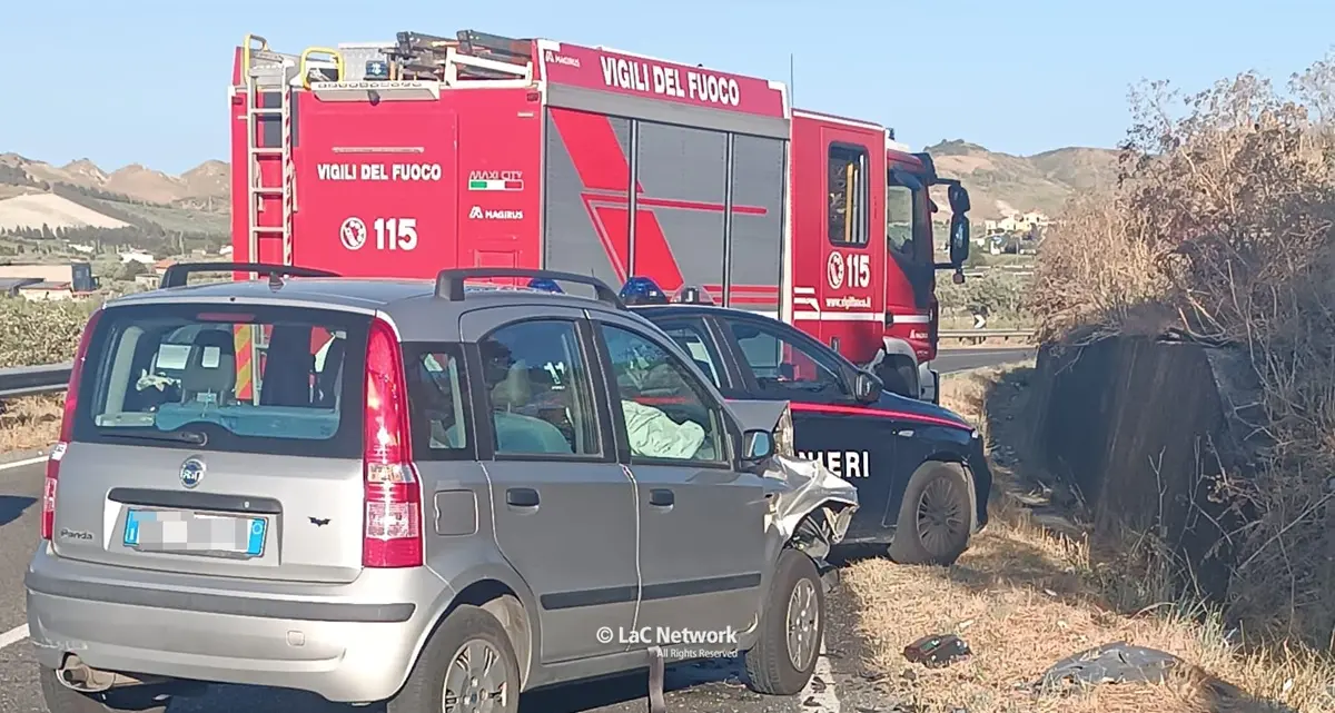 Drammatico incidente a Catanzaro, padre e\u00A0figlia di 7 anni muoiono nell’impatto tra due auto\n