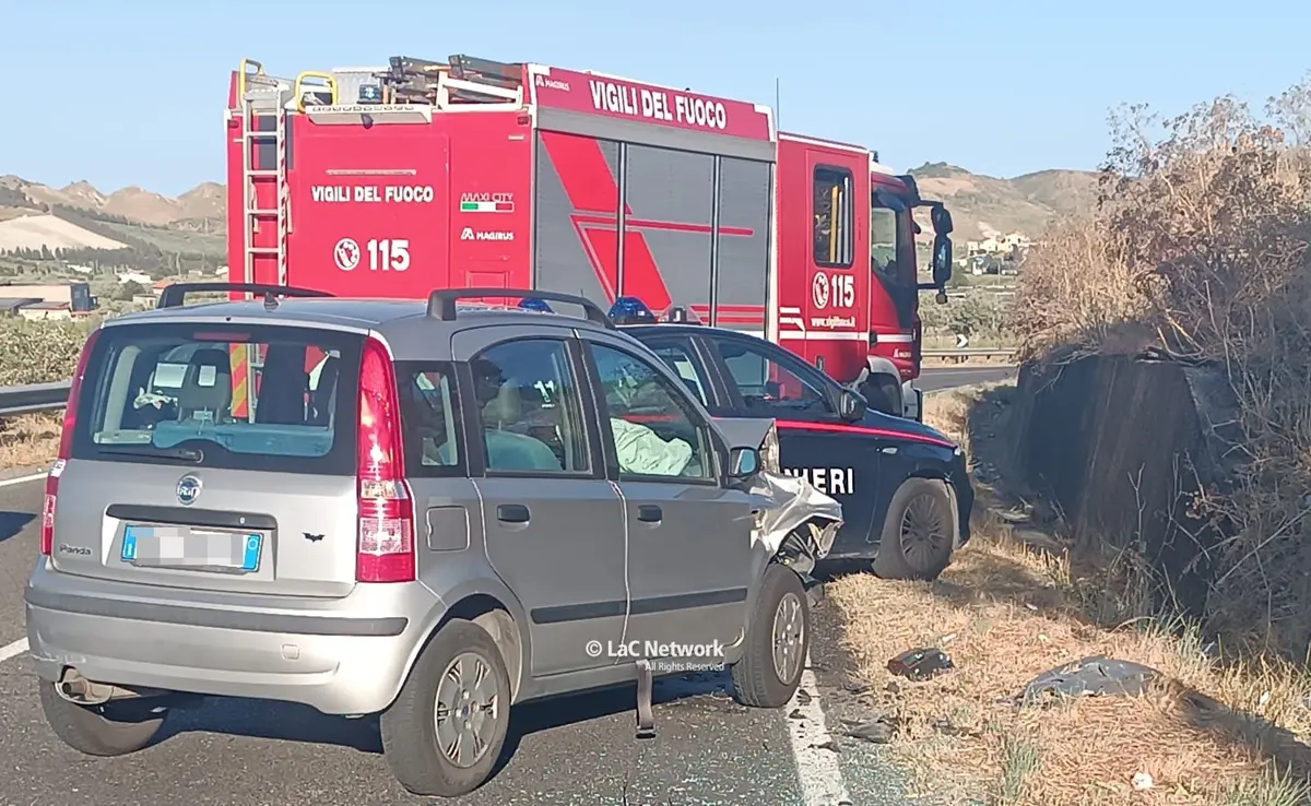 Drammatico incidente a Catanzaro, padre e\u00A0figlia di 7 anni muoiono nell’impatto tra due auto\n