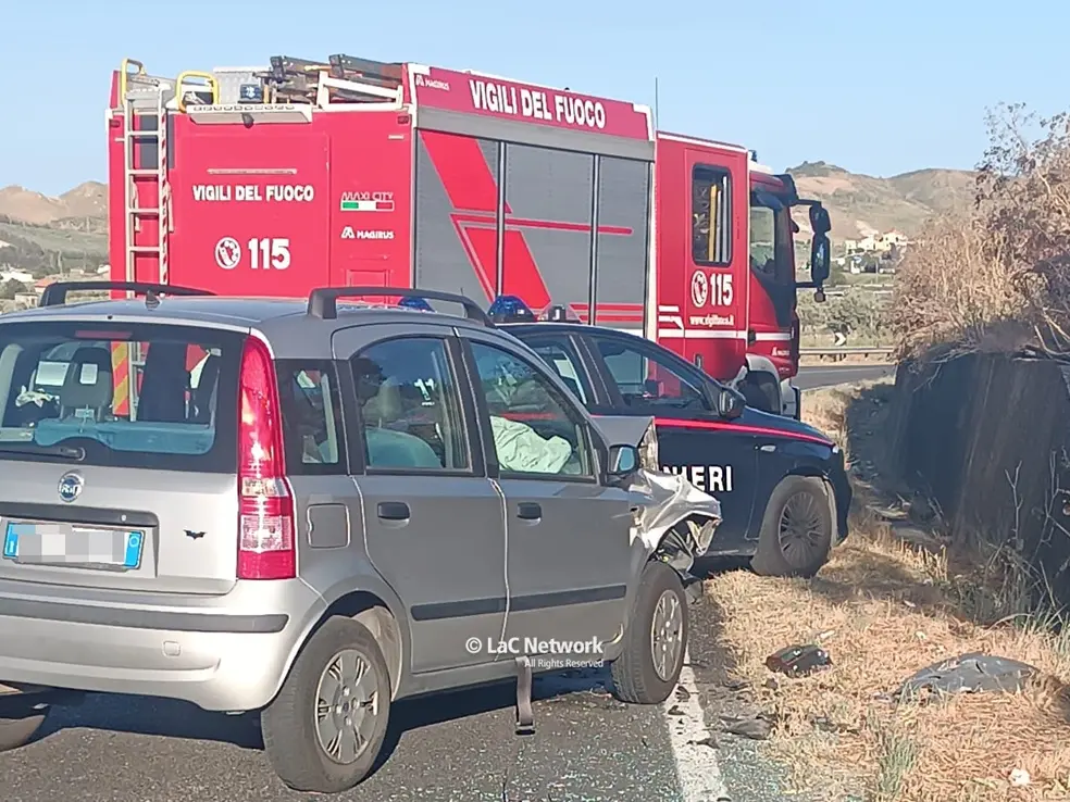 Drammatico incidente a Catanzaro, padre e figlia di 7 anni muoiono nell’impatto tra due auto