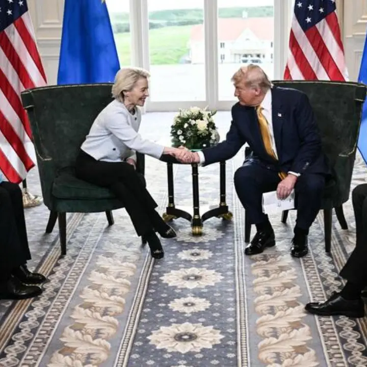 Dazi, accordo tra Trump e von der Leyen: «Tariffe al 15%». Per acciaio e alluminio niente da fare: resteranno\u00A0al 50%\u00A0\n