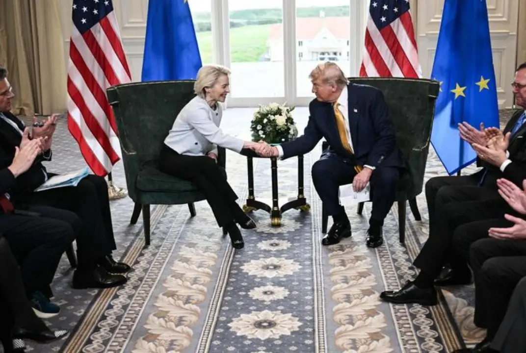 Dazi, accordo tra Trump e von der Leyen: «Tariffe al 15%». Per acciaio e alluminio niente da fare: resteranno\u00A0al 50%\u00A0\n