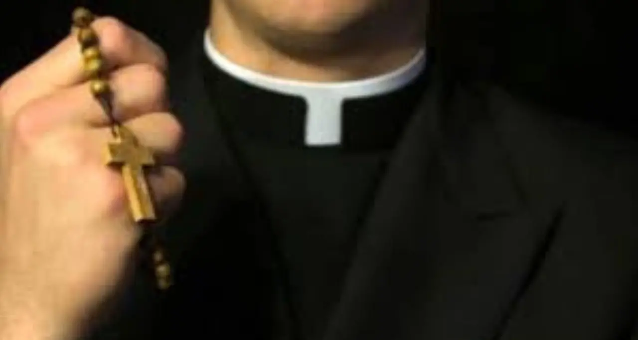 Reggio Calabria, religioso arrestato per abusi su un minore. Il racconto shock: dopo il sesso avrebbe benedetto la vittima