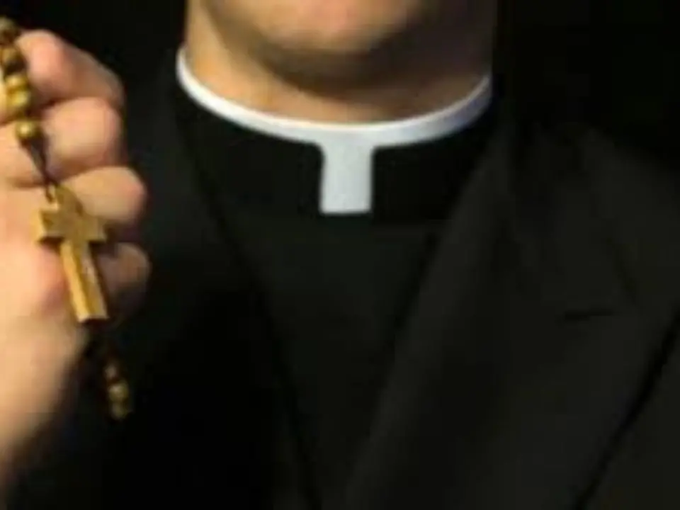 Reggio Calabria, sacerdote arrestato per abusi su un minore. Il racconto shock: dopo il sesso avrebbe benedetto la vittima
