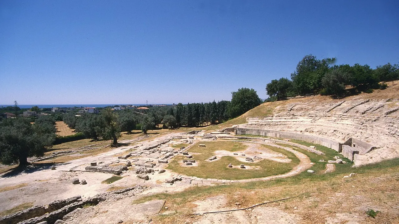 Il teatro greco romano di Locri Epizefiri (da Wikipedia)