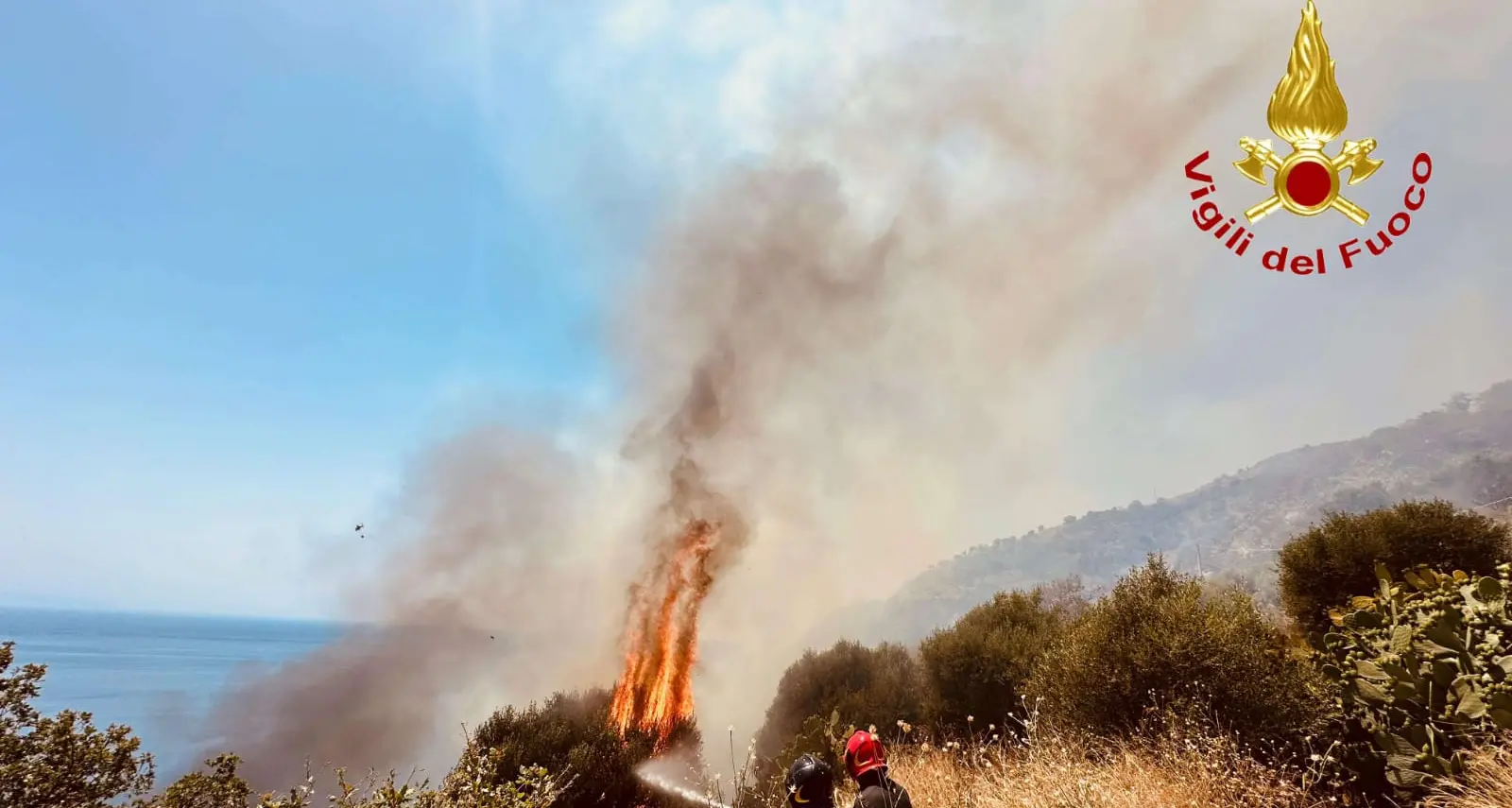 La Calabria brucia, a luglio il 67% di incendi in più rispetto allo scorso anno: «Mese difficile, la situazione migliorerà»