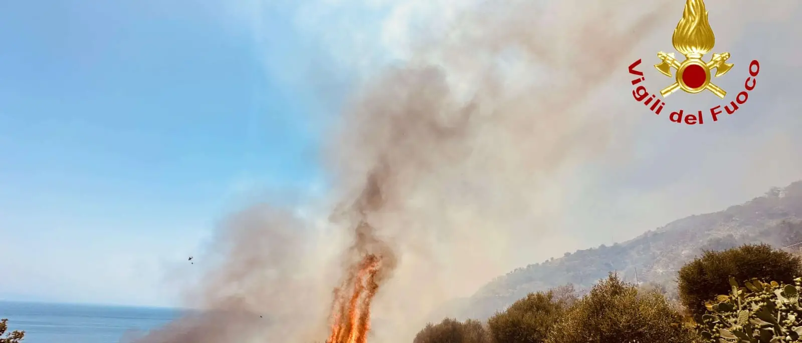 La Calabria brucia, a\u00A0luglio il 67% di incendi in più rispetto allo scorso anno:\u00A0«Mese difficile, la situazione migliorerà»\n