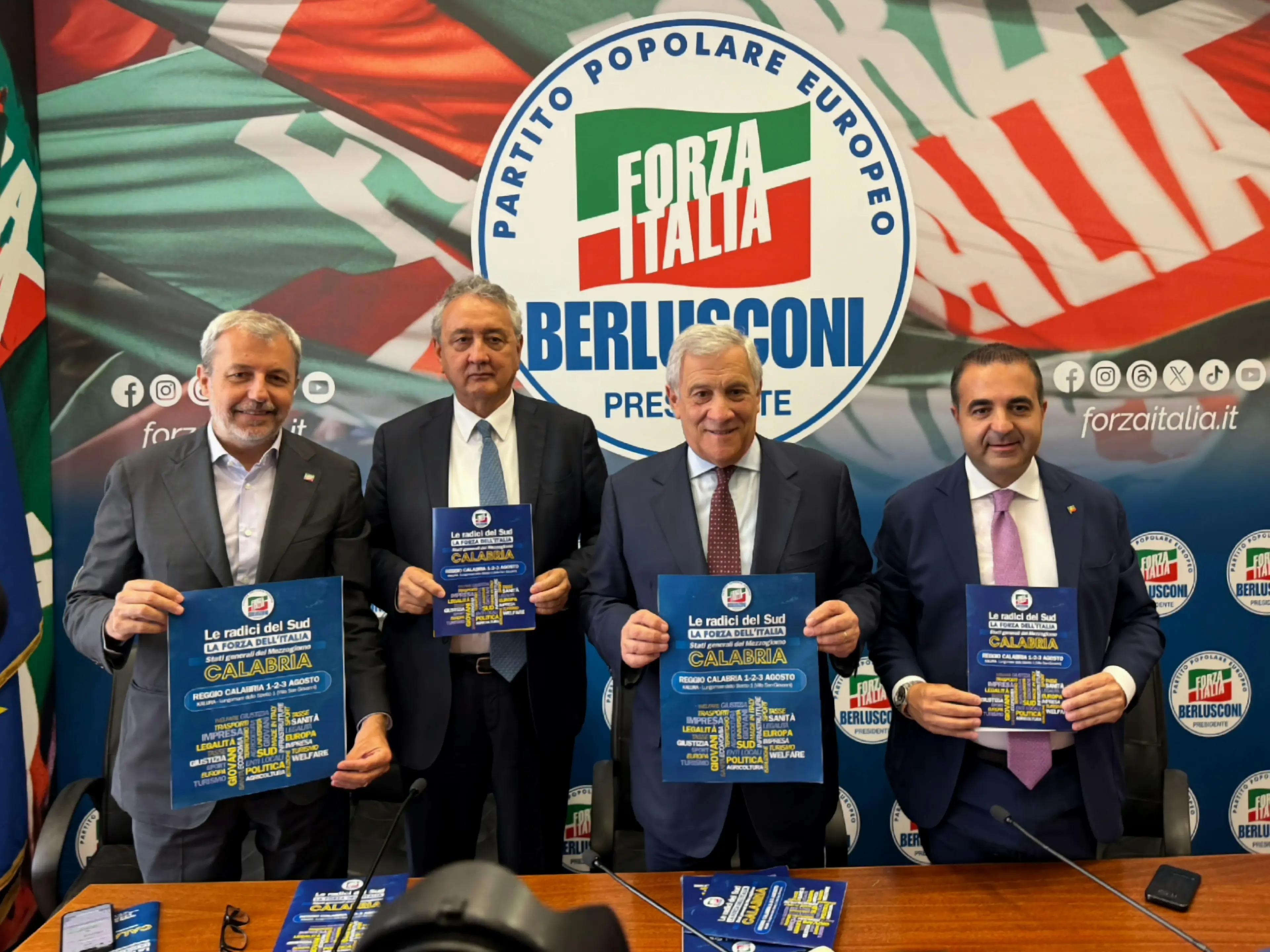 Forza Italia in Calabria per gli Stati generali del Sud, Tajani: «Tre giorni a Reggio, parleremo di lotta alla mafia e Ponte»
