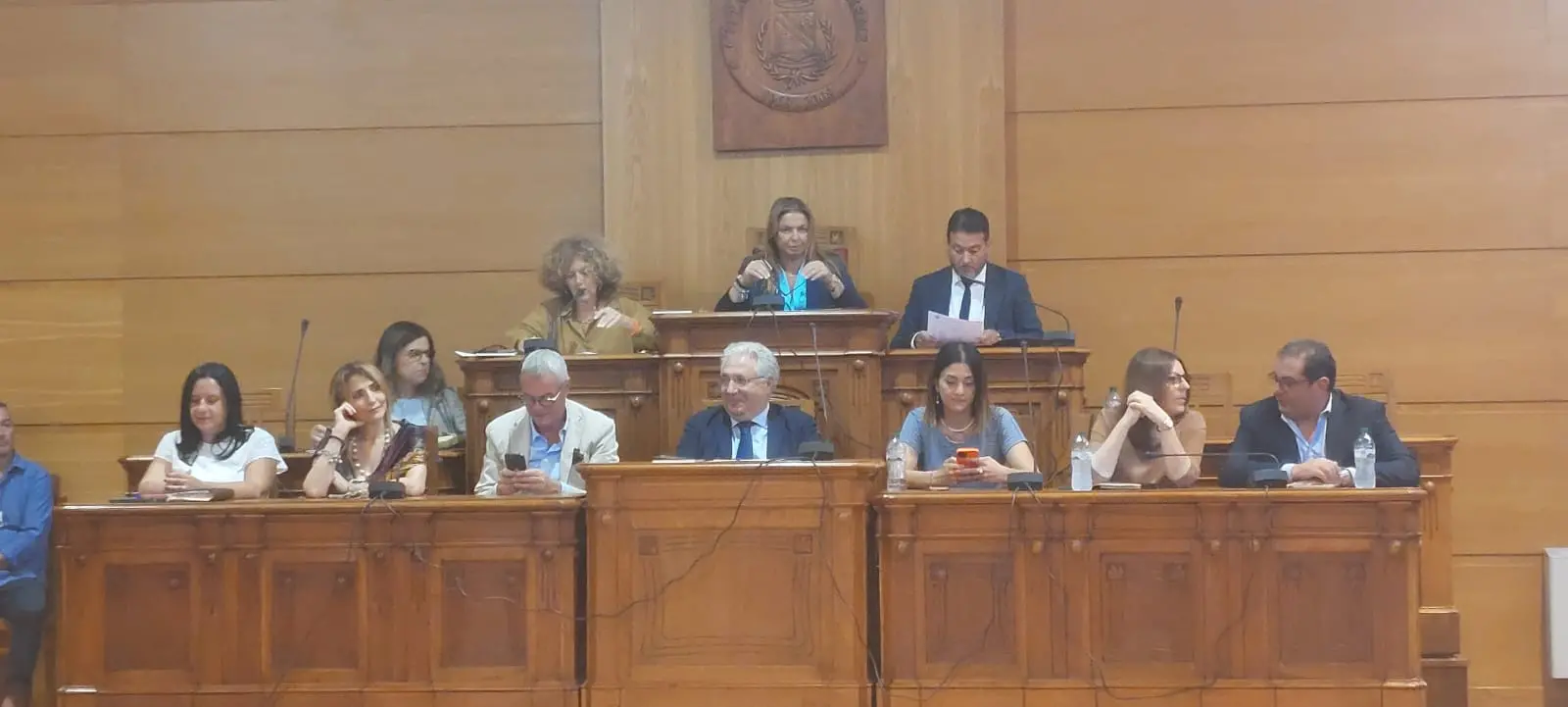 Lamezia, l'opposizione protesta dopo il Consiglio comunale lampo:\u00A0«Riunione inutile, chiediamo maggiore efficienza»\n