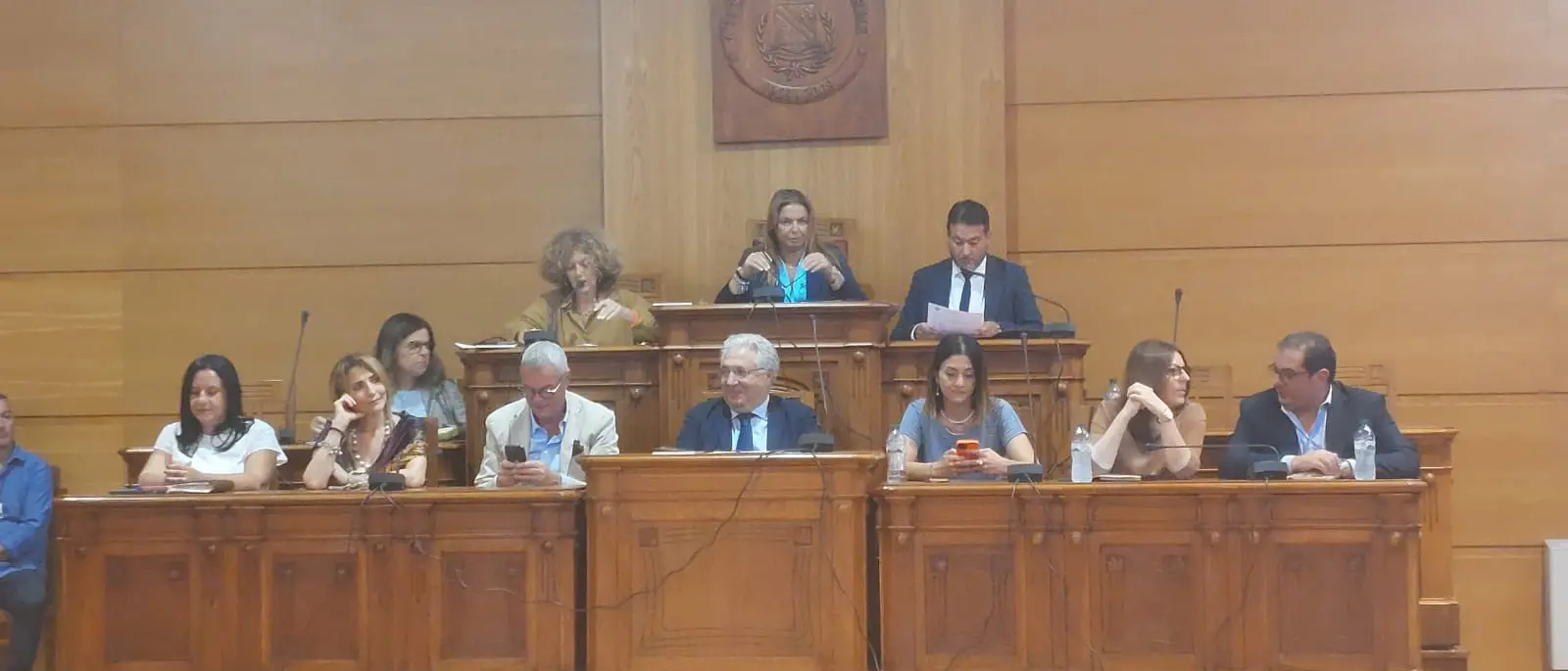 Lamezia, l'opposizione protesta dopo il Consiglio comunale lampo:\u00A0«Riunione inutile, chiediamo maggiore efficienza»\n