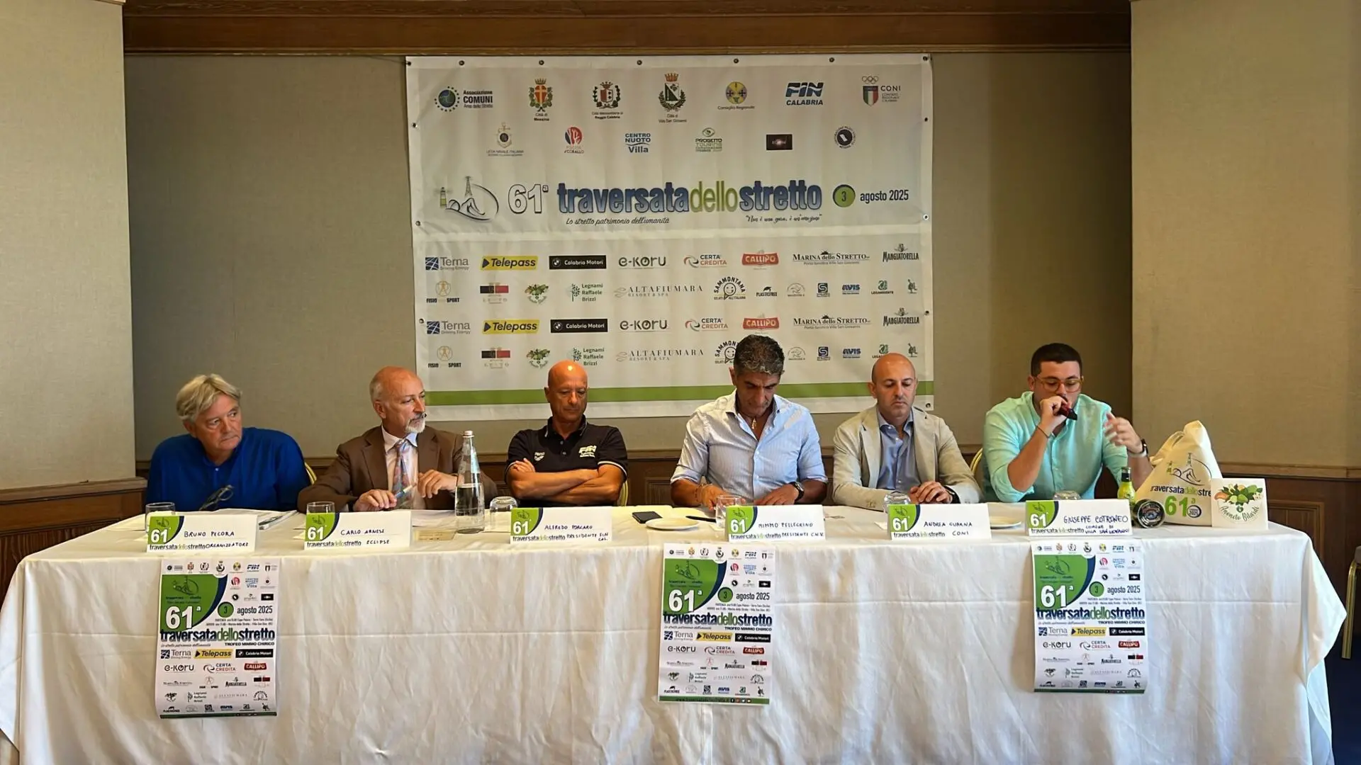 Traversata dello Stretto, domenica 80 atleti a nuoto da Messina a Villa San Giovanni per la 61esima edizione