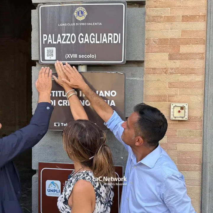 Turismo smart a Vibo Valentia: 60 Qr code per scoprire la storia della città attraverso lo smartphone\n