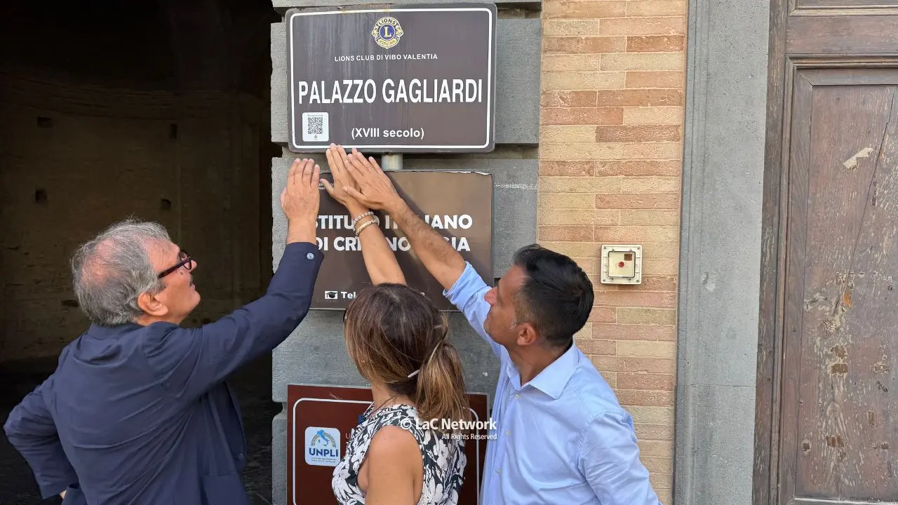 Turismo smart a Vibo Valentia: 60 Qr code per scoprire la storia della città attraverso lo smartphone\n