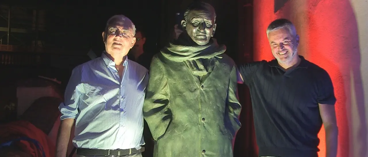 Cosenza, la statua di Giacomo Mancini riposizionata in centro storico\u00A0\n