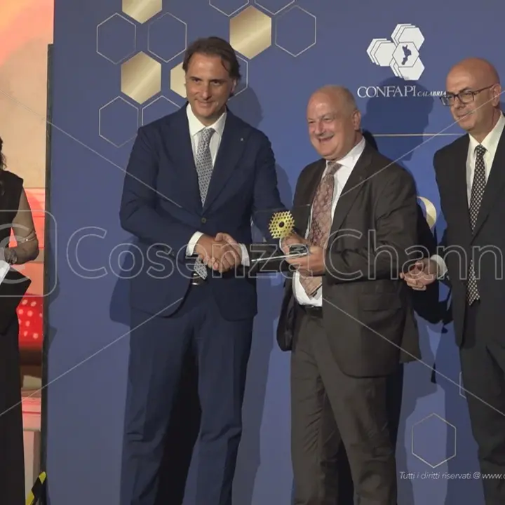 Cosenza, il Premio Alveare 2025 celebra il decennale con ospiti e premi nazionali