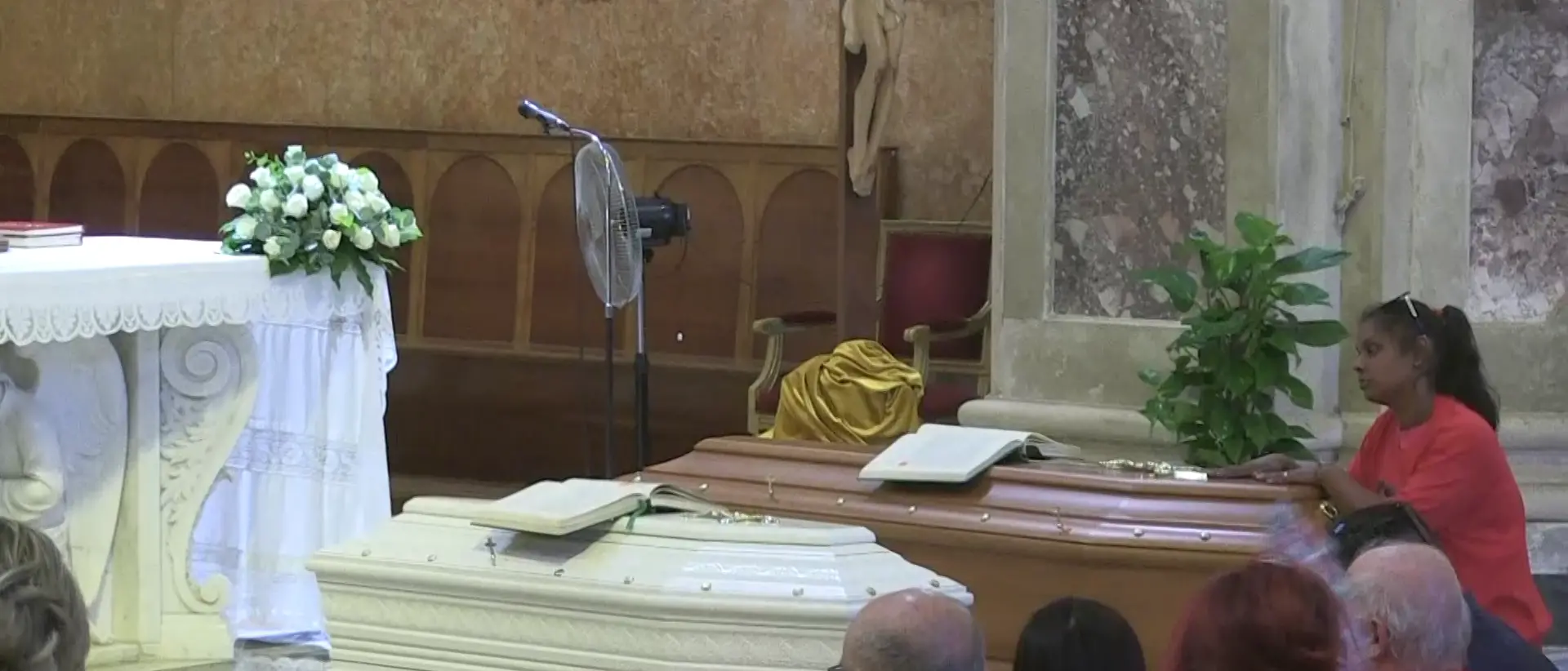 Catanzaro, dolore senza fine per\u00A0l’ultimo saluto al pizzaiolo Emanuele e\u00A0alla piccola Giorgia\n