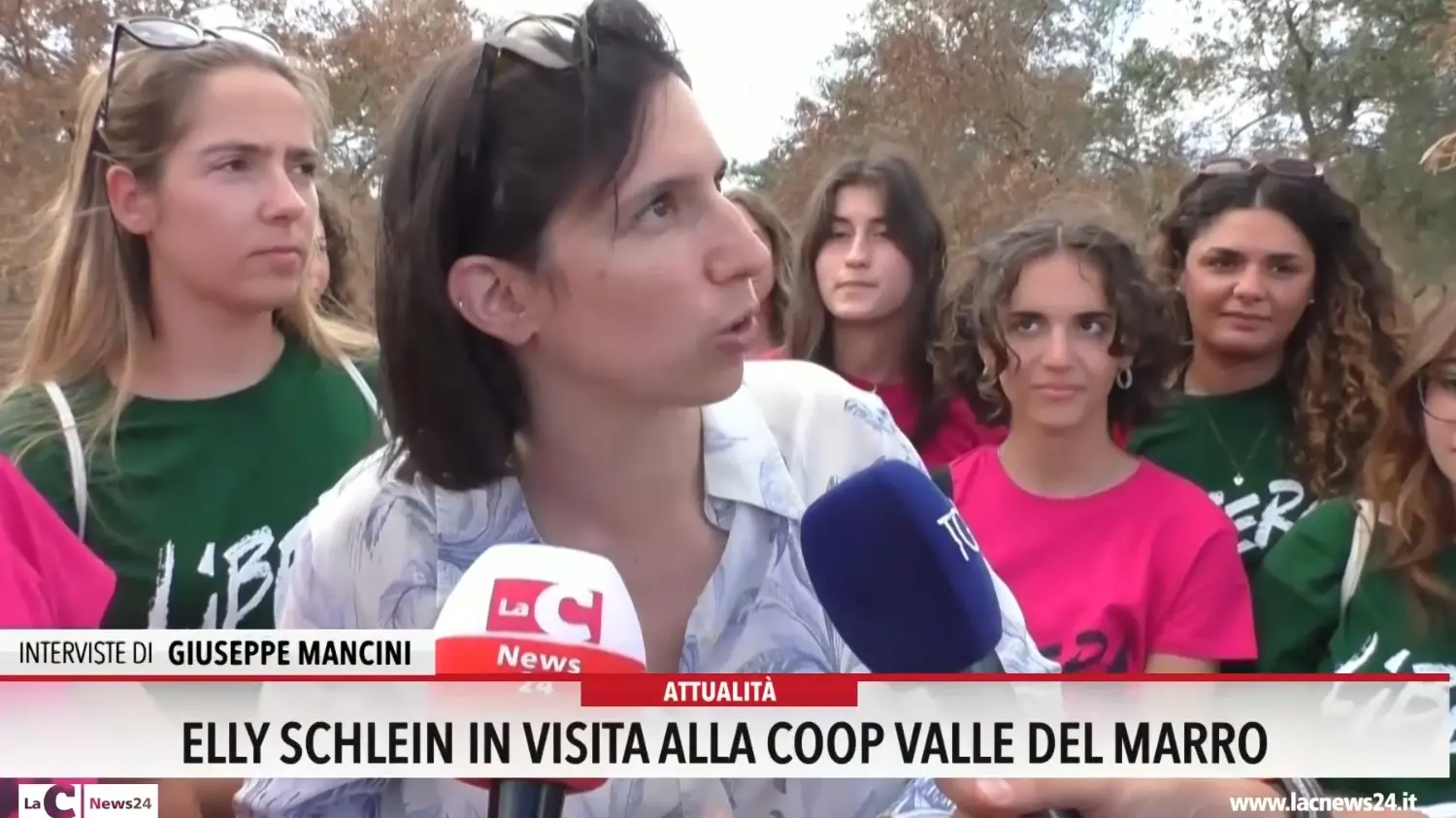 Elly Schlein in visita alla coop valle del Marro