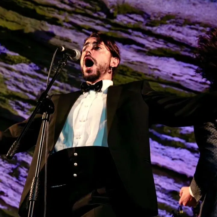 Da un piccolo borgo della Calabria alla scena mondiale: la voce del tenore Lorenzo Papasodero incanta i grandi teatri\n