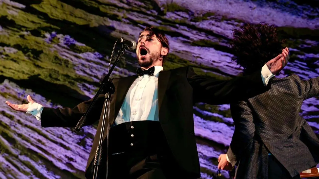 Da un piccolo borgo della Calabria alla scena mondiale: la voce del tenore Lorenzo Papasodero incanta i grandi teatri\n